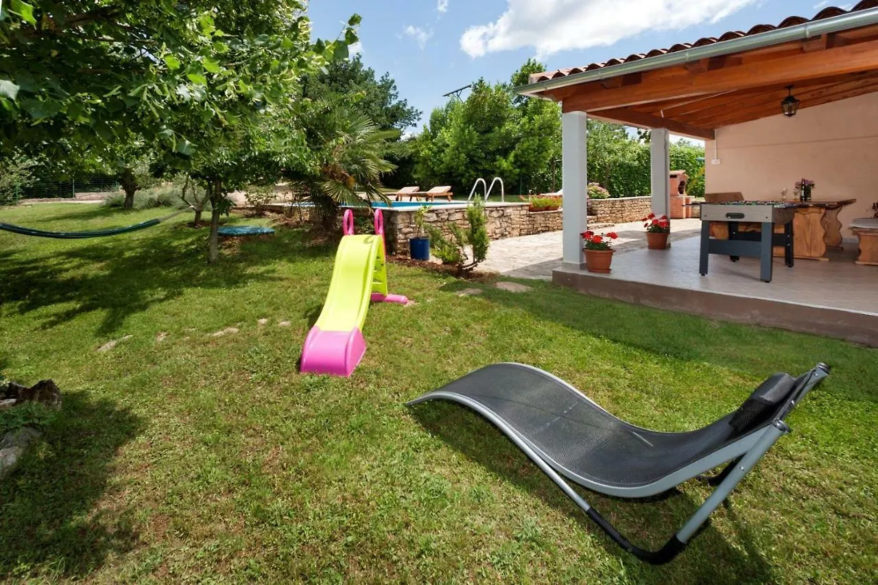 Holiday Home Ecio , S Velikim Vrtom, Potpuno Ogradena, Modrušani Croatie