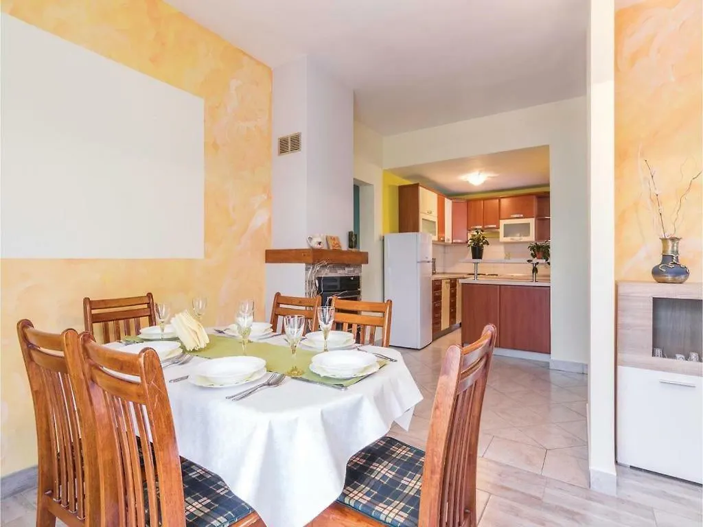 Holiday Home Ecio , S Velikim Vrtom, Potpuno Ogradena, Modrusani