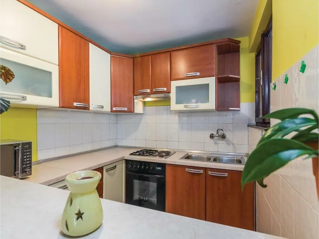 Holiday Home Ecio , S Velikim Vrtom, Potpuno Ogradena, Modrusani