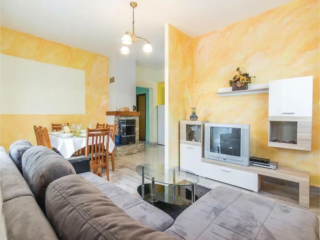 Holiday Home Ecio , S Velikim Vrtom, Potpuno Ogradena, Modrusani