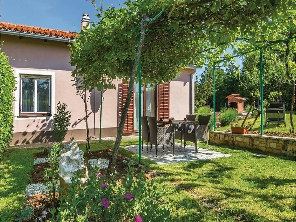 Holiday Home Ecio , S Velikim Vrtom, Potpuno Ogradena, Modrusani Croatia