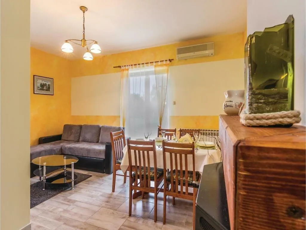 Holiday Home Ecio , S Velikim Vrtom, Potpuno Ogradena, Modrusani