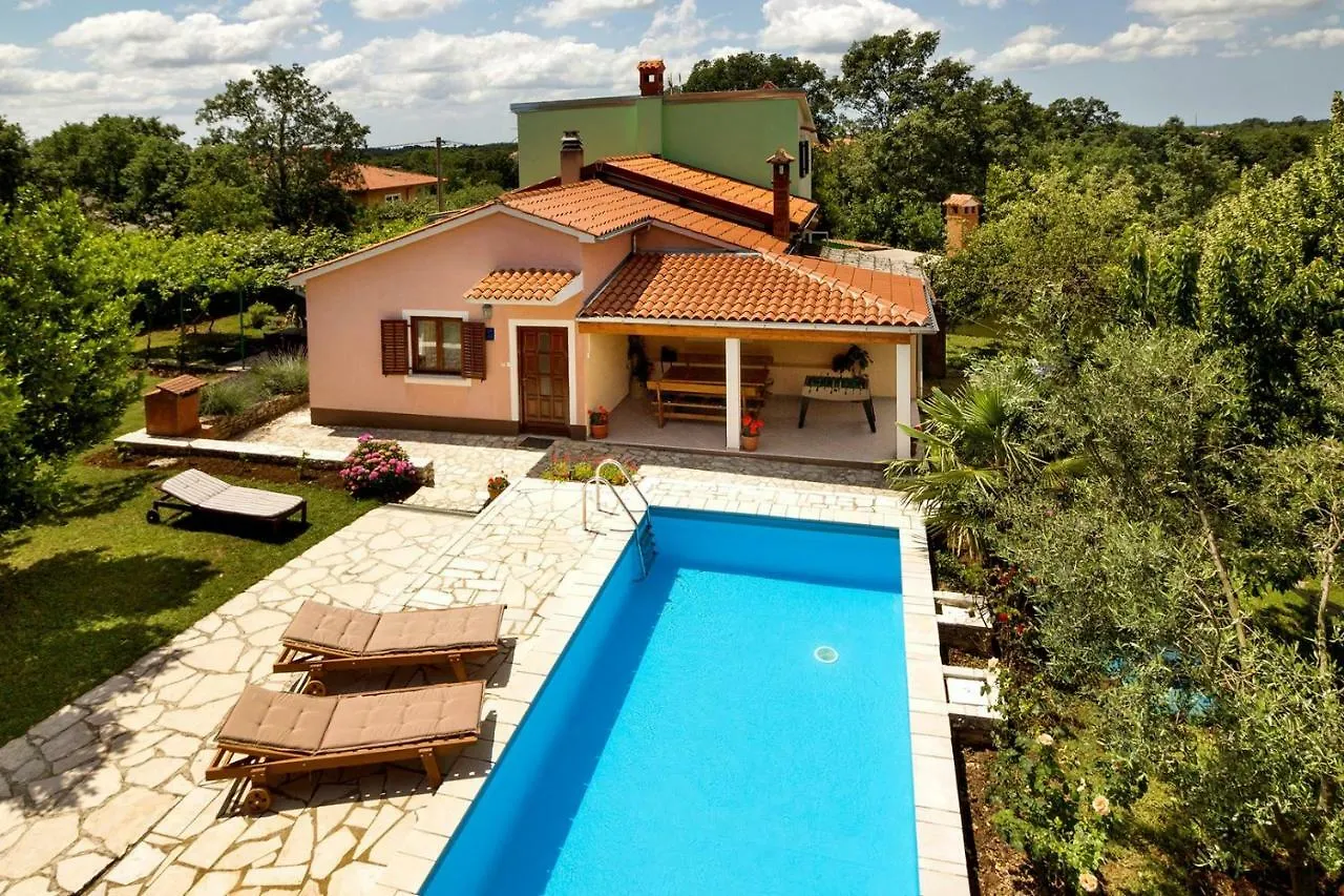 Holiday Home Ecio , S Velikim Vrtom, Potpuno Ogradena, Modrusani Croatia