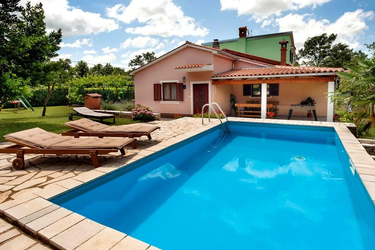 Holiday Home Ecio , S Velikim Vrtom, Potpuno Ogradena, Modrusani