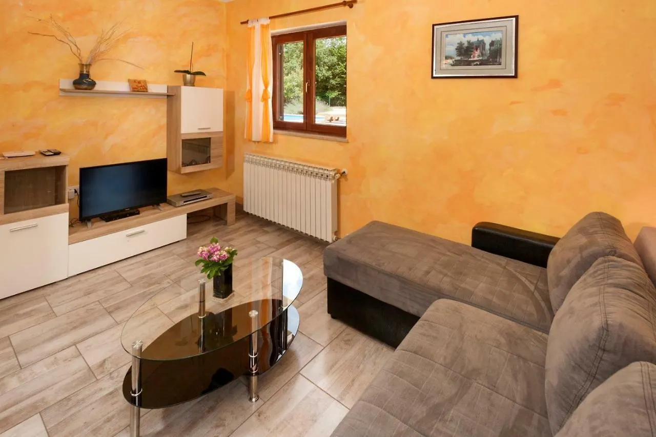 Holiday Home Ecio , S Velikim Vrtom, Potpuno Ogradena, Modrusani