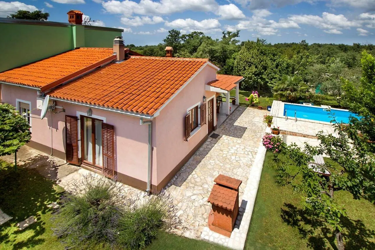 Holiday Home Ecio , S Velikim Vrtom, Potpuno Ogradena, Modrusani