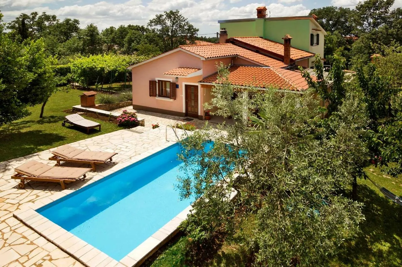 Holiday Home Ecio , S Velikim Vrtom, Potpuno Ogradena, Modrusani