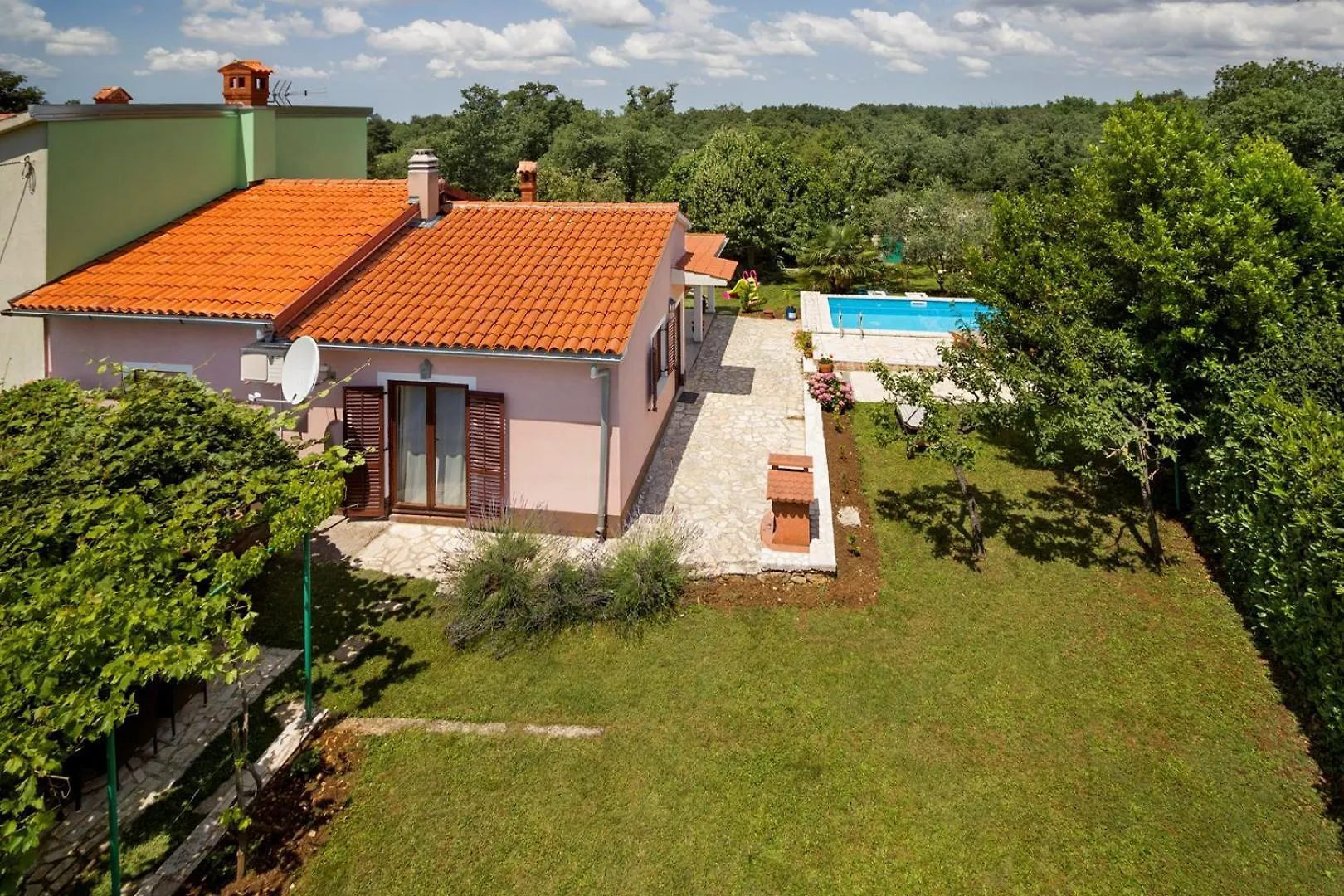 Holiday Home Ecio , S Velikim Vrtom, Potpuno Ogradena, Modrusani