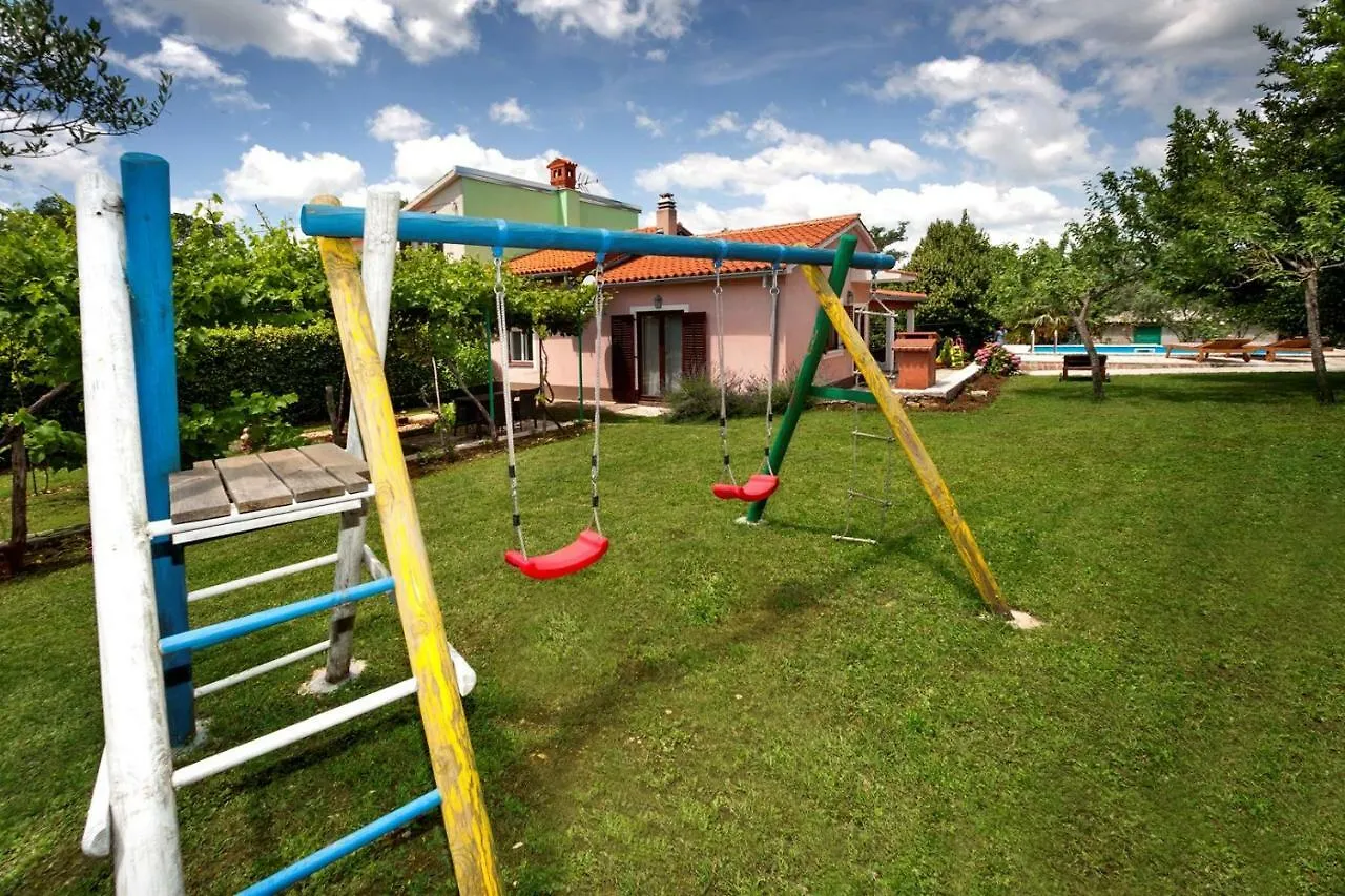 Holiday Home Ecio , S Velikim Vrtom, Potpuno Ogradena, Modrusani